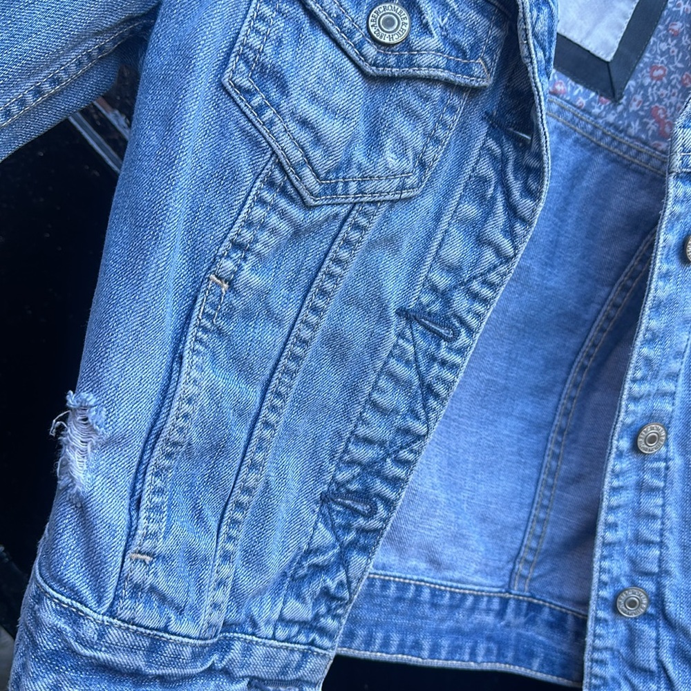 A&F Jean Jacket - Picture 4 of 10